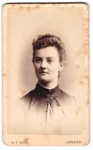Fotografie H. T. Reed, London, Tottenham Court Road 16, Porträt einer jungen Frau