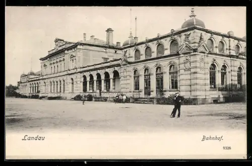 AK Landau, Bahnhof mit Strassenpartie