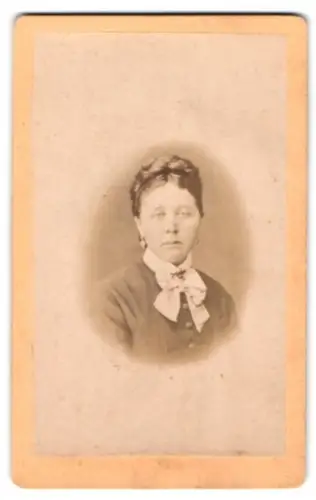 Fotografie G.H.D. Eggers, Soltau, Schützenstrasse, Porträt einer Dame