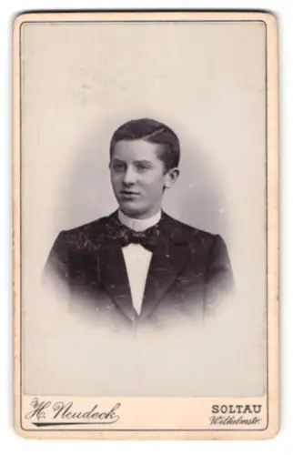 Fotografie H. Neudeck, Soltau, Wilhelmstrasse, Porträt eines jungen Mannes