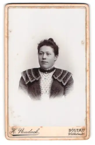 Fotografie H. Neudeck, Soltau, Wilhelmstrasse, Porträt einer Dame