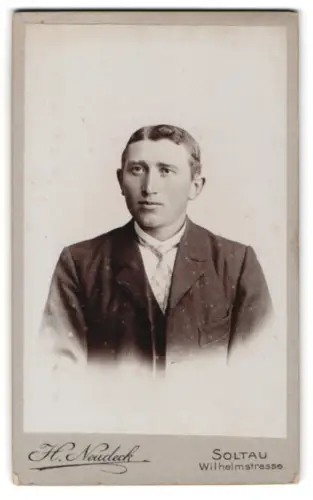 Fotografie H. Neudeck, Soltau, Wilhelmstrasse, Porträt eines jungen Mannes