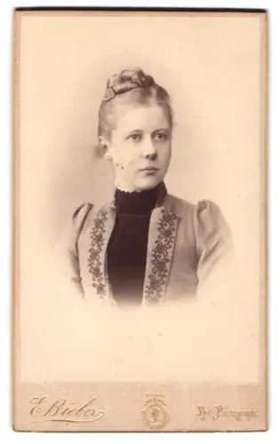 Fotografie E. Bieber, Berlin, Leipzigerstrasse 128, Porträt einer jungen Frau