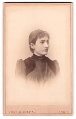 Fotografie Wilhelm Kersten, Berlin, Krausen-Str. 40, Porträt einer Frau