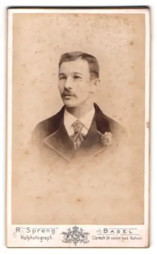 Fotografie R. Spreng, Basel, Clarastr. 54, Porträt eines jungen Mannes