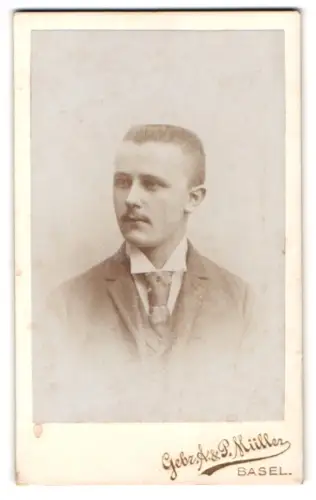 Fotografie Gebr. A. & P. Müller, Basel, Steinenthorberg, Porträt eines jungen Mannes