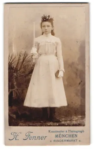 Fotografie H. Fenner, München, Rindermarkt 8, Mädchen mit Kerze