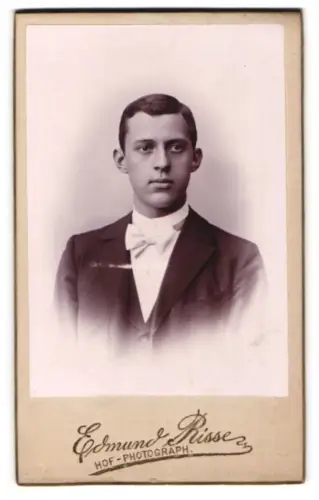 Fotografie Edmund Risse, Bochum, Friedrichstrasse 35, Porträt eines jungen Mannes