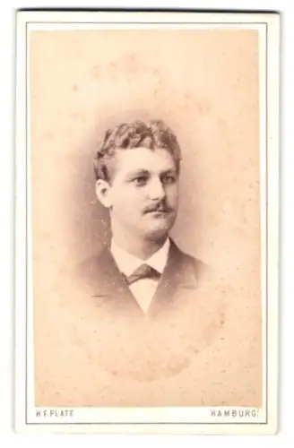 Fotografie H.F. Plate, Hamburg, Jungfernstieg 6, Porträt eines Herren