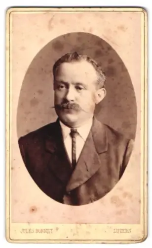 Fotografie Jules Bonnet, Luzern, Zürcherstrasse 50, Porträt eines Herren mit Schnurrbart