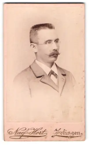 Fotografie Naef-Hort, Zofingen, Luzernerstrasse, Porträt eines Herrn mit Brille und Bart