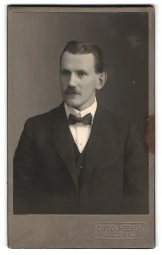 Fotografie Otto Kern, Uzwil, Portrait eines eleganten Herrn