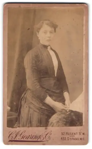 Fotografie C. J. Gearing & Co., London, Regent Street 52, Porträt einer Dame