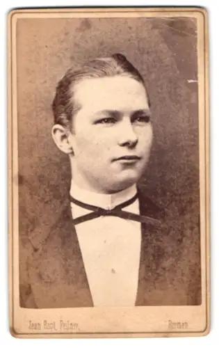 Fotografie Jean Bapt. Feitner, Bremen, Obern Strasse 48, Porträt eines jungen Mannes