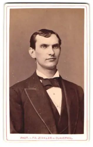 Fotografie Fr. Zirkler, Clausthal, Porträt eines eleganten Herrn