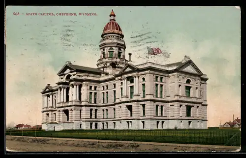 AK Cheyenne, WY, State Capitol, amerikanische Flagge