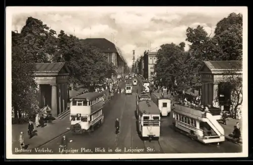 AK Berlin, Leipziger Platz, Blick in die Leipziger Strasse, Strassenbahn und Busse
