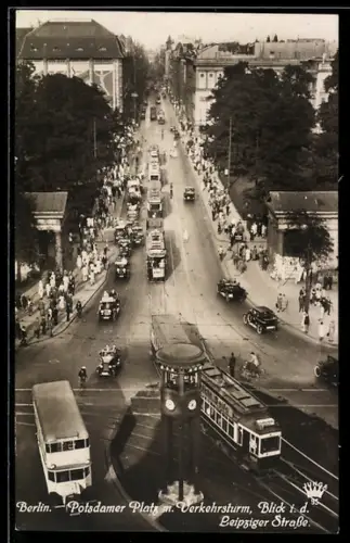 AK Berlin-Tiergarten, Potsdamer Platz m. Verkehrtsturm, Blick i. d. Leipziger Strasse mit Strassenbahnen u. Autos
