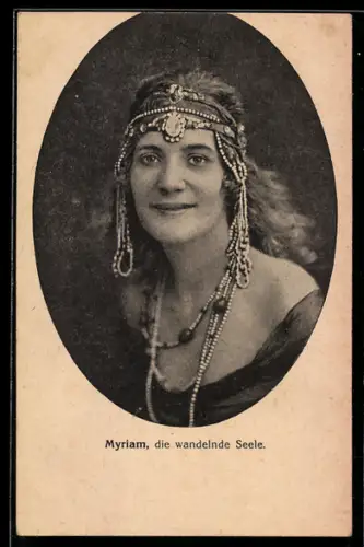 AK Myriam, die wandelnde Seele mit Kopfschmuck