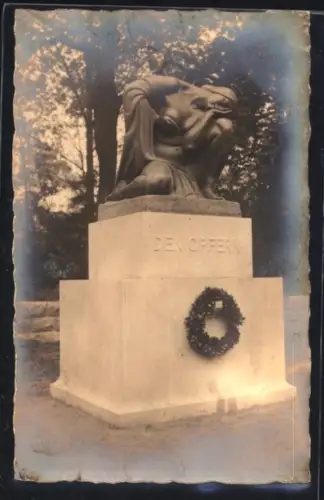 Foto-AK Frankfurt a. M., Ehrenmal für die Mütter des Weltkrieges in der Anlage an der Kaiserstrasse