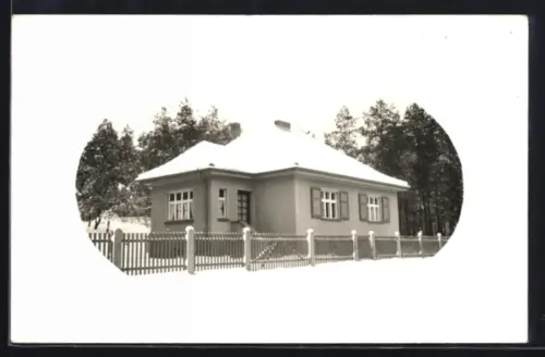 Foto-AK Premnitz, Wohnhaus im Winter