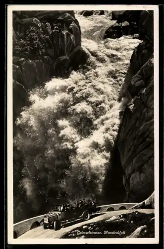 AK Handeckfall, Auto auf der Grimselstrasse