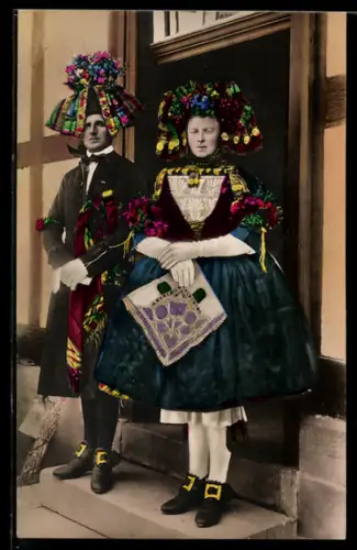 AK Hessische Trachten, Schwälmer Brautpaar im Hochzeitsstaat