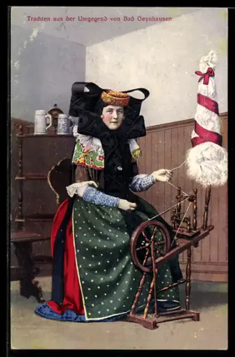 AK Frau in Tracht Schaumburg-Lippe am Spinnrad sitzend