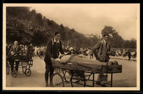 AK Lourdes, rentrée aux hopitaux, transport sur tringlets et en voiturettes