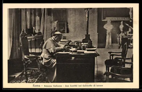 AK Rom, Papst Pius XI. an seinem Schreibtisch im Vatikan