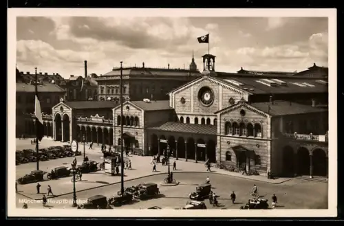 AK München, Hauptbahnhof mit -Flagge