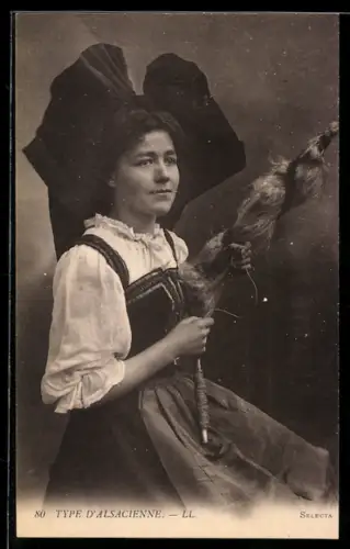 AK Hübsche Frau in elsass-lothringischer Tracht