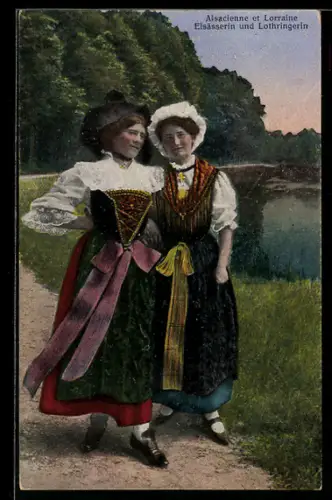 AK Elsässerin und Lothringerin in Trachten beim Wandern