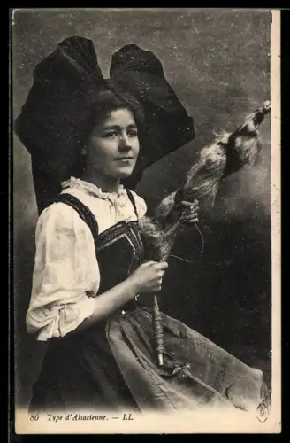 AK Hübsche Frau in elsass-lothringischer Tracht im Halbprofil