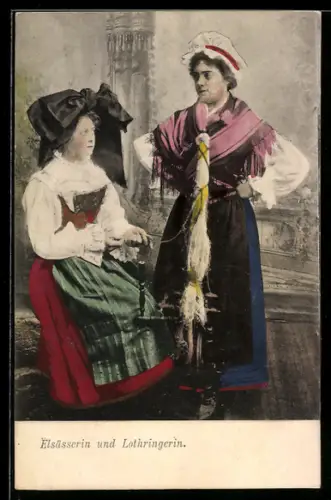 AK Zwei Frauen in elsass-lothringischer Tracht am Spinnrad