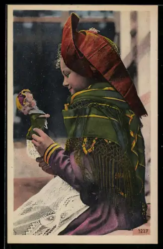 AK Kind mit Puppe in elsass-lothringischer Tracht im Profil