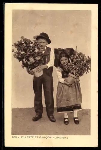 AK Kinder mit Blumentöpfen in elsass-lothringischer Tracht