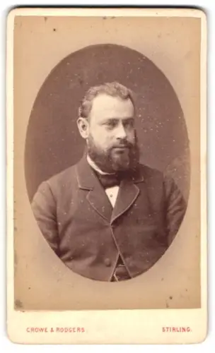 Fotografie Crowe & Rodgers, Stirling, Murray Place 57, Porträt eines Mannes mit Bart