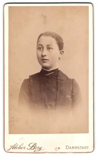 Fotografie Atelier Berg, Darmstadt, Zimmerstrasse 3, Porträt einer jungen Frau