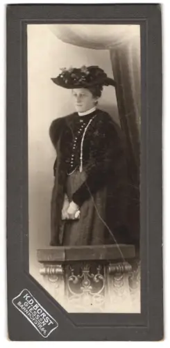 Fotografie K. D. Borst, Giessen, Bahnhofstr. 64, Elegante Dame mit Hut