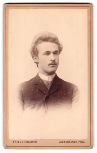 Fotografie Friedr. Fischer, Lauterecken /Pfalz, Porträt eines jungen Mannes