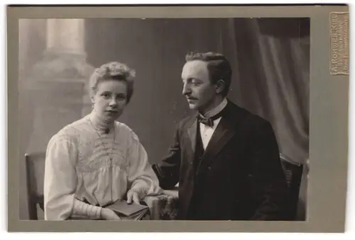 Fotografie A. Rohwer, Kiel, Brunswiekerstrasse, Elegantes Paar im Studio
