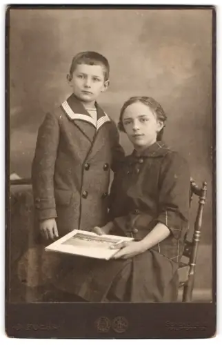 Fotografie J. Fuchs, Schöneberg, Hauptstrasse 19, Geschwisterporträt
