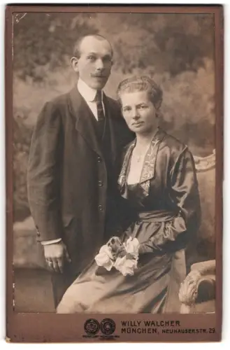 Fotografie Willy Walcher, München, Neuhauserstr. 29, Elegantes Paar im Studio