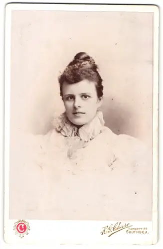 Fotografie H.G. Chase, Southsea, Fawcett Rd, Porträt einer Dame