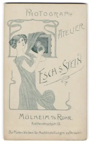 Fotografie Esch & Stein, Mülheim an der Ruhr, Kettenbrückstr. 13, Elegante Dame mit einem Fotoapparat