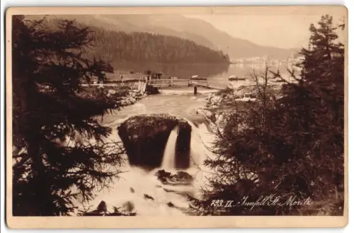 Fotografie R. Guler, St. Moritz, Ansicht St. Moritz, Innfall mit Brücke