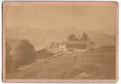 Fotografie B. Johannes, Partenkirchen, Ansicht Partenkirchen, Alpe am Eck, Zwei Männer auf einer Bergwiese