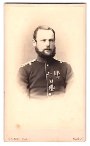 Fotografie Odinot, Nancy, Rue St. Dizier 126, Soldat in Uniform mit EK II 1870 und Erinnerungskreuz 1866