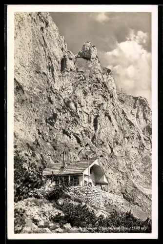 AK Marktschellenberg, Schellenberger Eishöhlenhütte mit Blick zum Gipfelkreuz